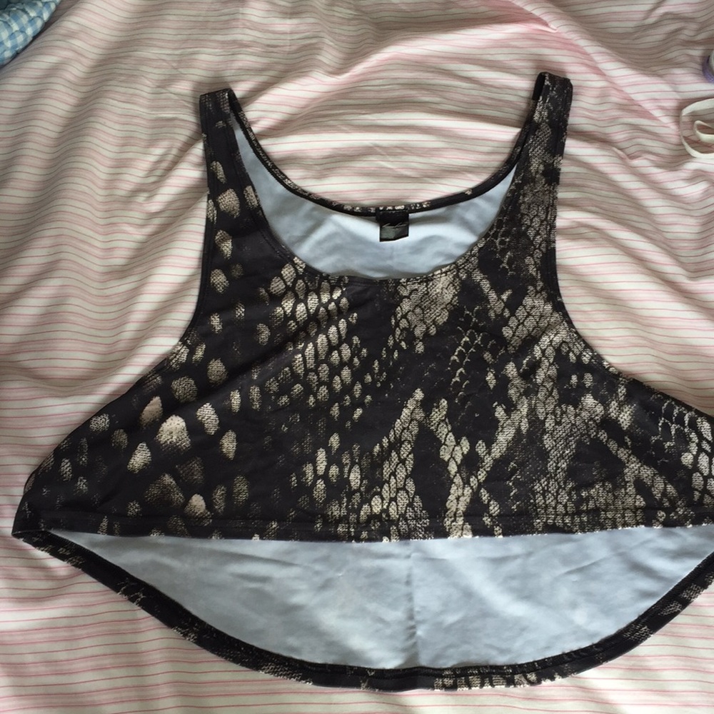 Snakeskin flowy crop tank top